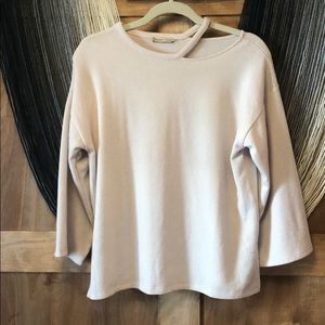 NWOT Zara top with cutout detail